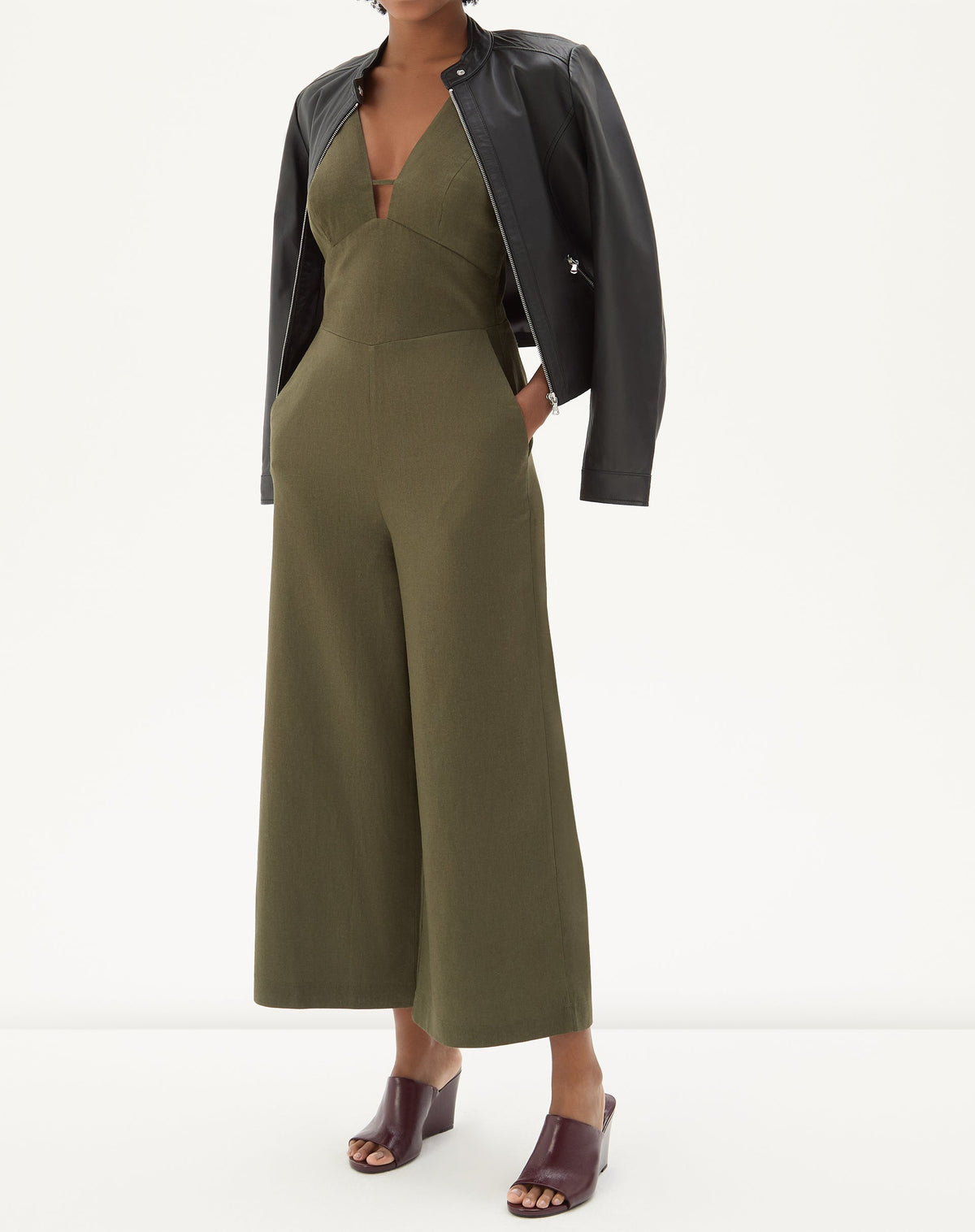 MACACÃO COM ALÇAS DE ALFAIATARIA - VERDE