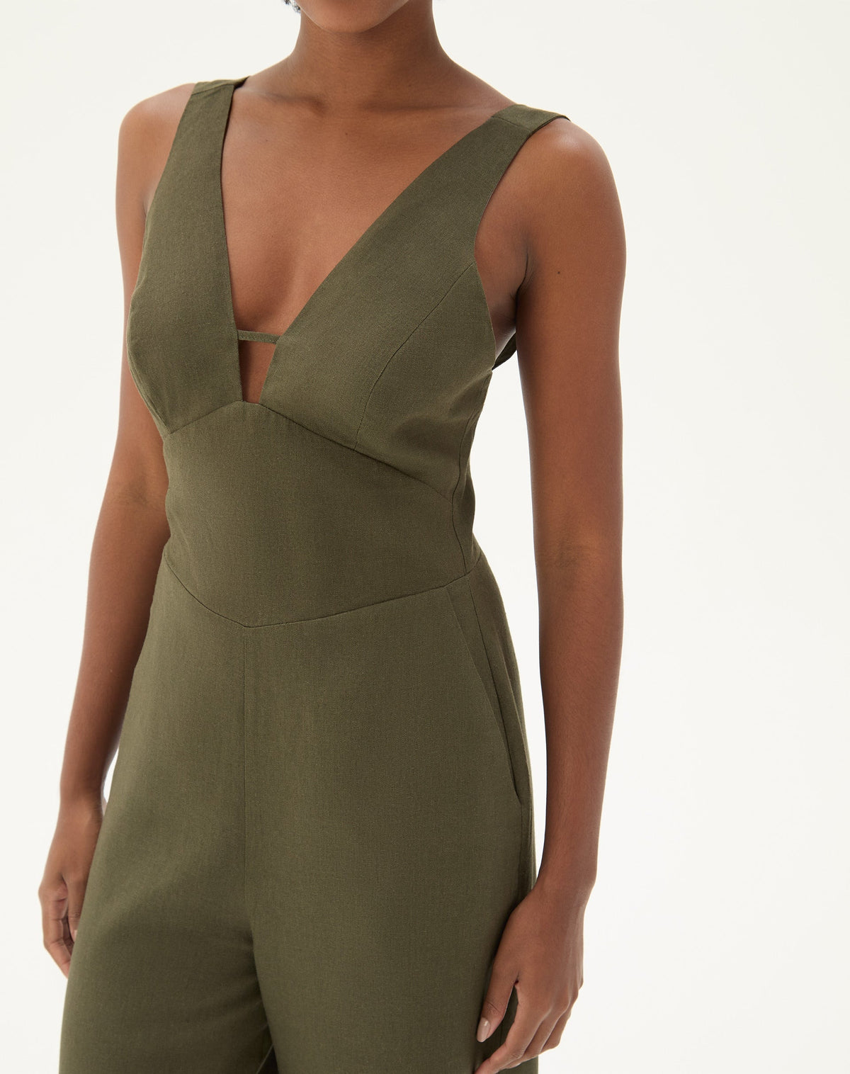 MACACÃO COM ALÇAS DE ALFAIATARIA - VERDE