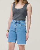 BERMUDA JEANS RETA - AZUL MÉDIO