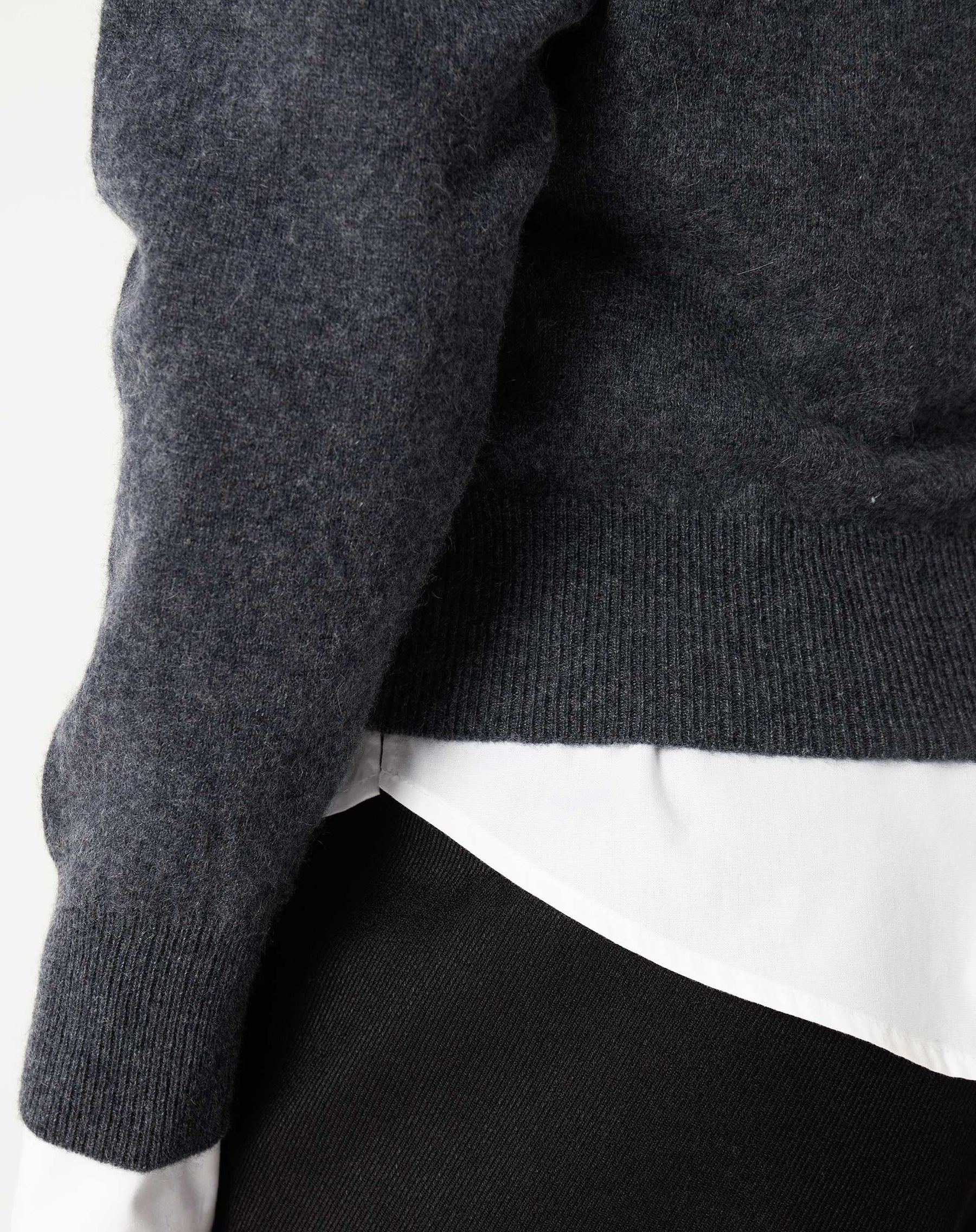 SUÉTER CASHMERE DELUXE GOLA V  - CINZA MESCLA ESCURO