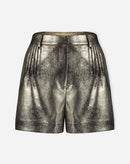 SHORTS COM PREGAS METALIZADO - DOURADO