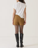 SHORTS COM PENCE DE ALFAIATARIA - MARROM