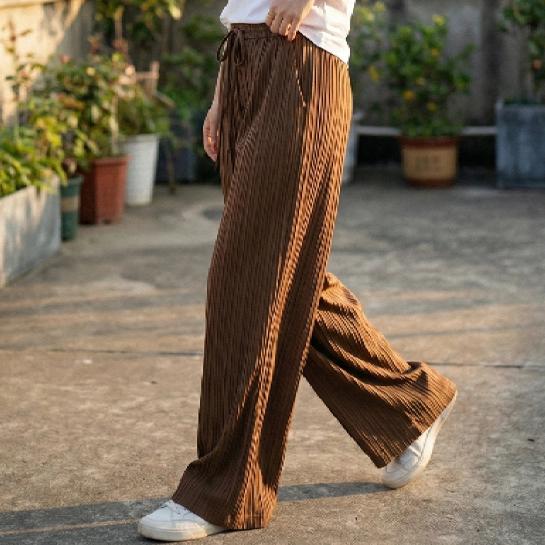 [Leve 4, Pague Só 2!] Calça Nara Feminina em Seda Ice, Viscose Premium de Alta Fluidez com Textura Micro-Plissada