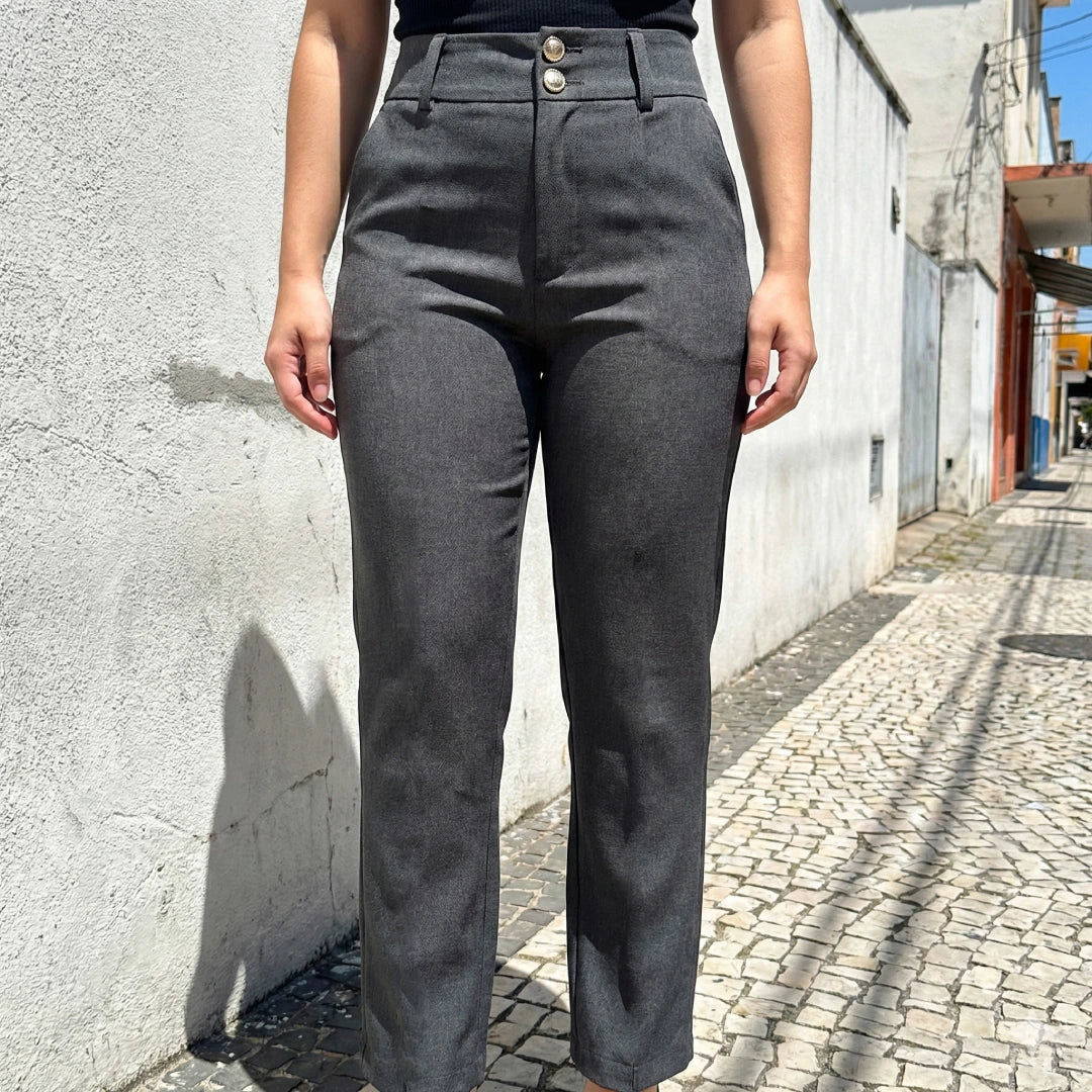 [Leve 4, Pague Só 2] Calça Dalina Feminina em Spandex, Poliéster e Elastano de Cintura Alta com Fechamento em Botões Duplos