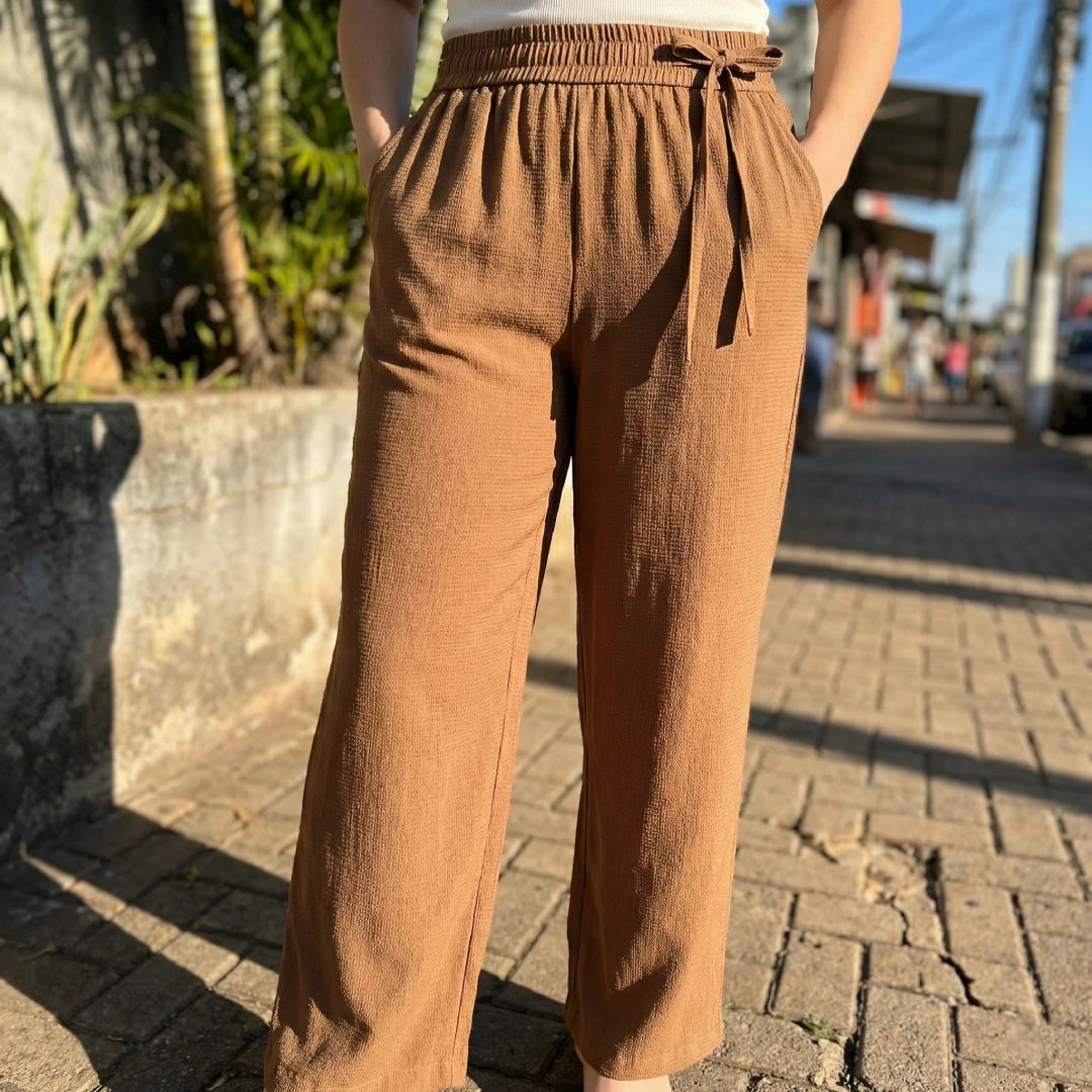 [Leve 4, Pague Só 2!] Calça Elora Feminina em Viscose Texturizada e Poliéster de Cintura Alta